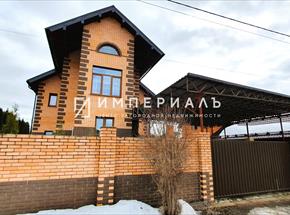 Продаётся загородный дом в классическом стиле, со всеми ЦЕНТРАЛЬНЫМИ КОММУНИКАЦИЯМИ, в Калужской области в городе Малоярославец (днп на Хуторе). 