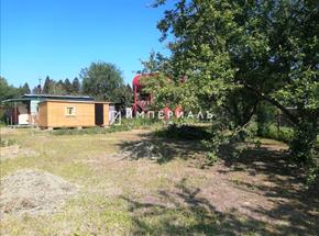 Продается ухоженный просторный участок с двумя бытовками для летнего отдыха в СНТ Берег Боровского района Калужской области, близ д. Вашутино. 