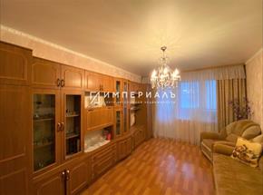 Продается просторная теплая квартира на первом этаже в городе Обнинске, проспект Маркса 51. 