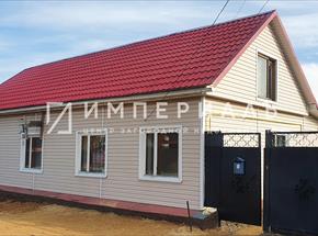 Продается уютный дом в центре города Малоярославец, в экологически чистом районе Калужской области, с удобной транспортной доступностью и отличными асфальтированными дорогами. 