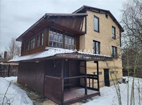 Продается кирпичный дом на просторном участке, близ д. Чубарово, на границе Московской и Калужской областей, в обжитом СНТ Нара Жуковского района. 
