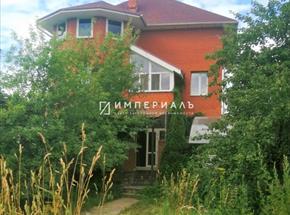 Продаётся просторный дом с земельным участком в красивом старинном городе Боровск. 